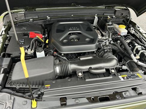 Used 2023 Jeep Wrangler Sahara image 23