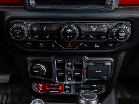 Used 2023 Jeep Gladiator Rubicon w/ LED Lighting Group image 26