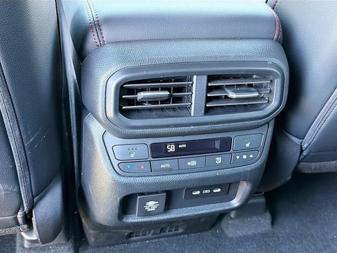 Used 2025 Honda Pilot Black Edition image 37