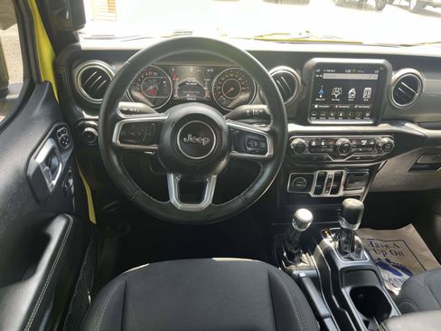 Used 2022 Jeep Wrangler Unlimited Sahara w/ Cold Weather Group AWD/4WD image 12