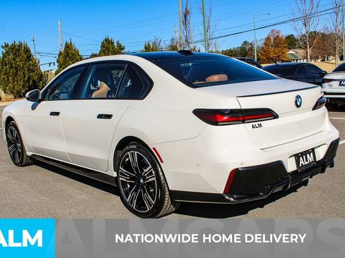 Used 2023 BMW 740i w/ Parking Assistance Package image 5