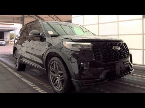 Used 2025 Ford Explorer ST-Line w/ ST-Line Street Pack AWD/4WD image 2