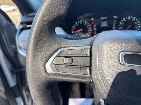 Used 2025 Jeep Compass Limited image 17