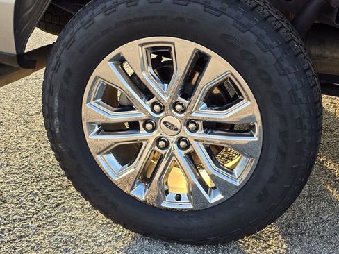 Used 2024 Ford F150 Lariat w/ FX4 Off-Road Package image 12