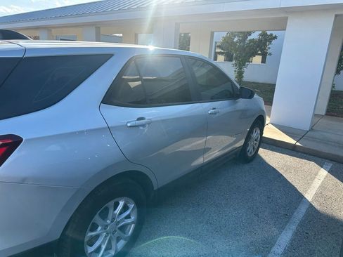Used 2021 Chevrolet Equinox LS FWD image 4