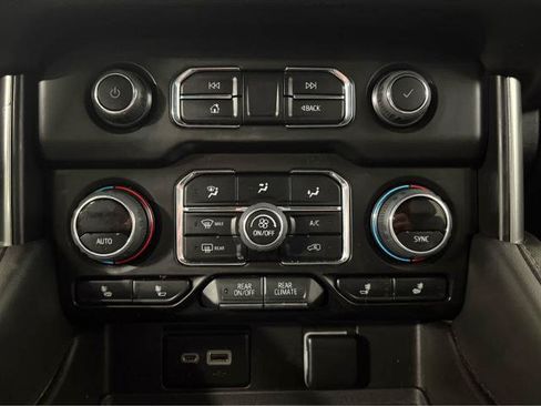 Used 2023 Chevrolet Suburban Z71 AWD/4WD image 24