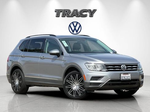 Used 2021 Volkswagen Tiguan SE FWD image 2