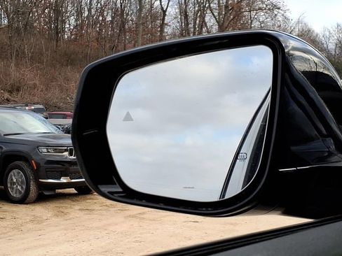 New 2025 Jeep Grand Cherokee Altitude AWD/4WD image 19