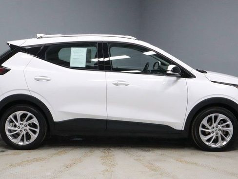 Used 2022 Chevrolet Bolt EUV LT w/ Driver Confidence Package image 11