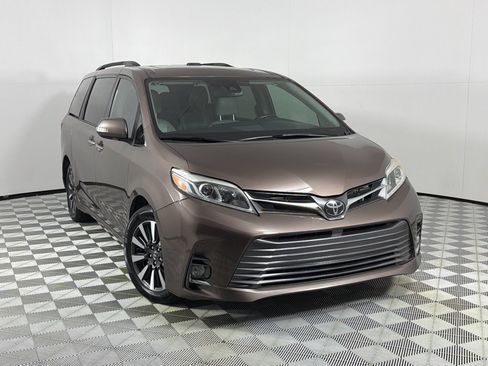 Used 2019 Toyota Sienna Limited FWD image 2