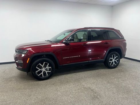 Used 2024 Jeep Grand Cherokee Limited image 20