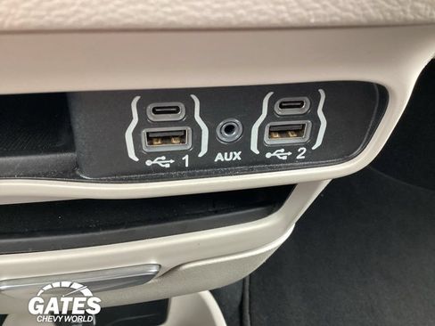 Used 2024 Chrysler Pacifica Touring-L FWD image 22