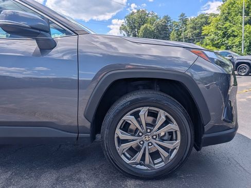 Used 2022 Toyota RAV4 XLE Premium AWD/4WD image 10