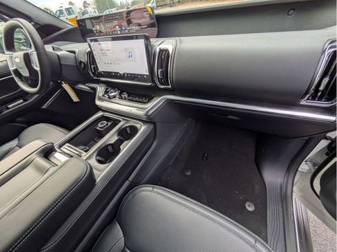 New 2026 Ford Expedition Platinum w/ Stealth Performance Package image 31