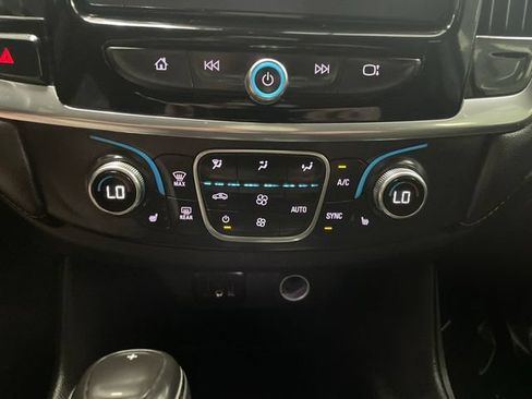 Used 2020 Chevrolet Traverse LT w/ Driver Confidence II Package AWD/4WD image 29