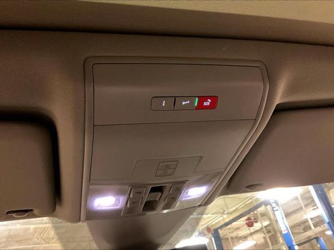 Used 2021 Volkswagen Atlas SEL Premium image 36