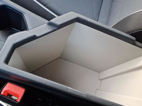 Used 2025 Volkswagen Jetta Sport image 28