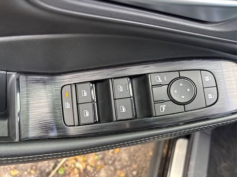 Used 2023 Nissan Rogue SV w/ SV Premium Package image 35