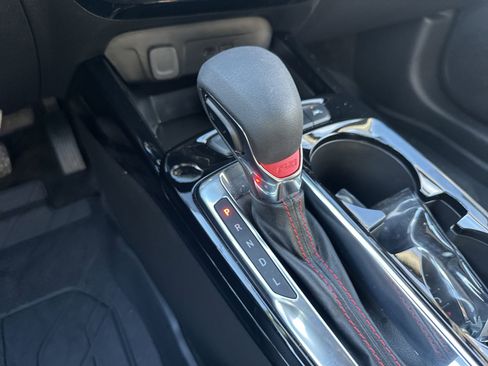 Certified 2025 Chevrolet Trax RS image 30