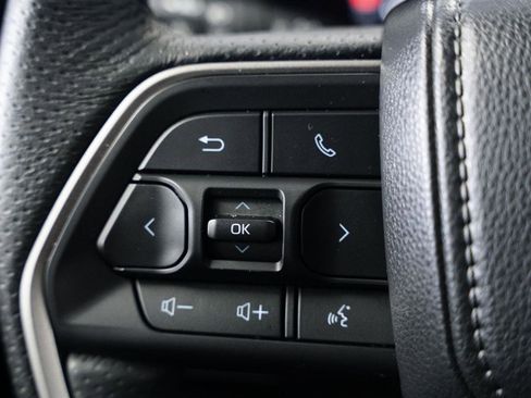 Used 2025 Toyota Sequoia SR5 image 33