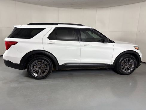 Used 2021 Ford Explorer XLT w/ Equipment Group 202A RWD image 11