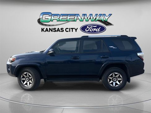 Used 2018 Toyota 4Runner TRD Off-Road Premium image 3