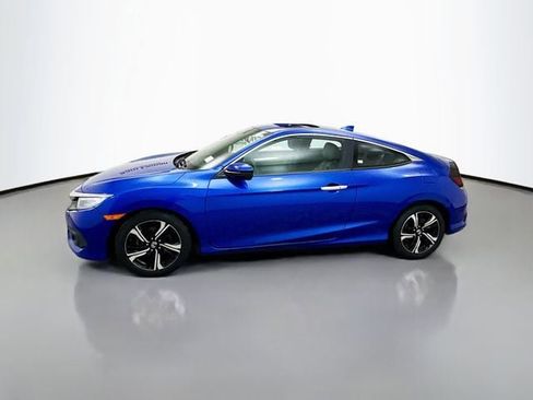 Used 2017 Honda Civic Touring image 4