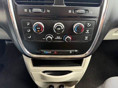 Used 2014 Dodge Grand Caravan SXT w/ Quick Order Package 29G SXT FWD image 13