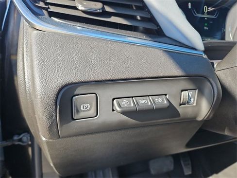 Used 2024 Buick Enclave Premium image 17