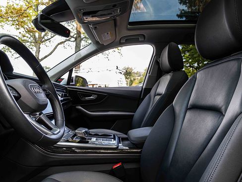 Used 2024 Audi Q7 Premium Plus image 8