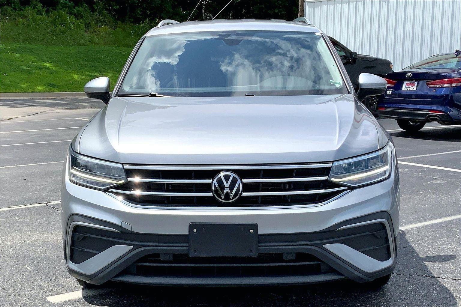 Used 2024 Volkswagen Tiguan SE AWD/4WD image 3