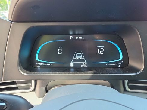 Used 2025 Hyundai Elantra Sport image 7