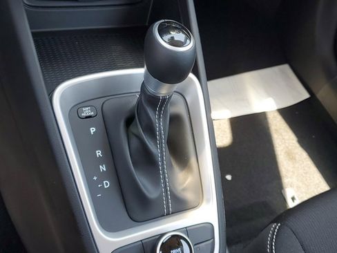 Certified 2025 Hyundai Venue SEL image 30