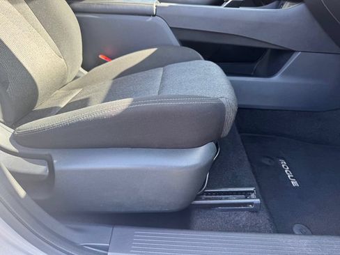 Used 2025 Nissan Rogue SV FWD image 17
