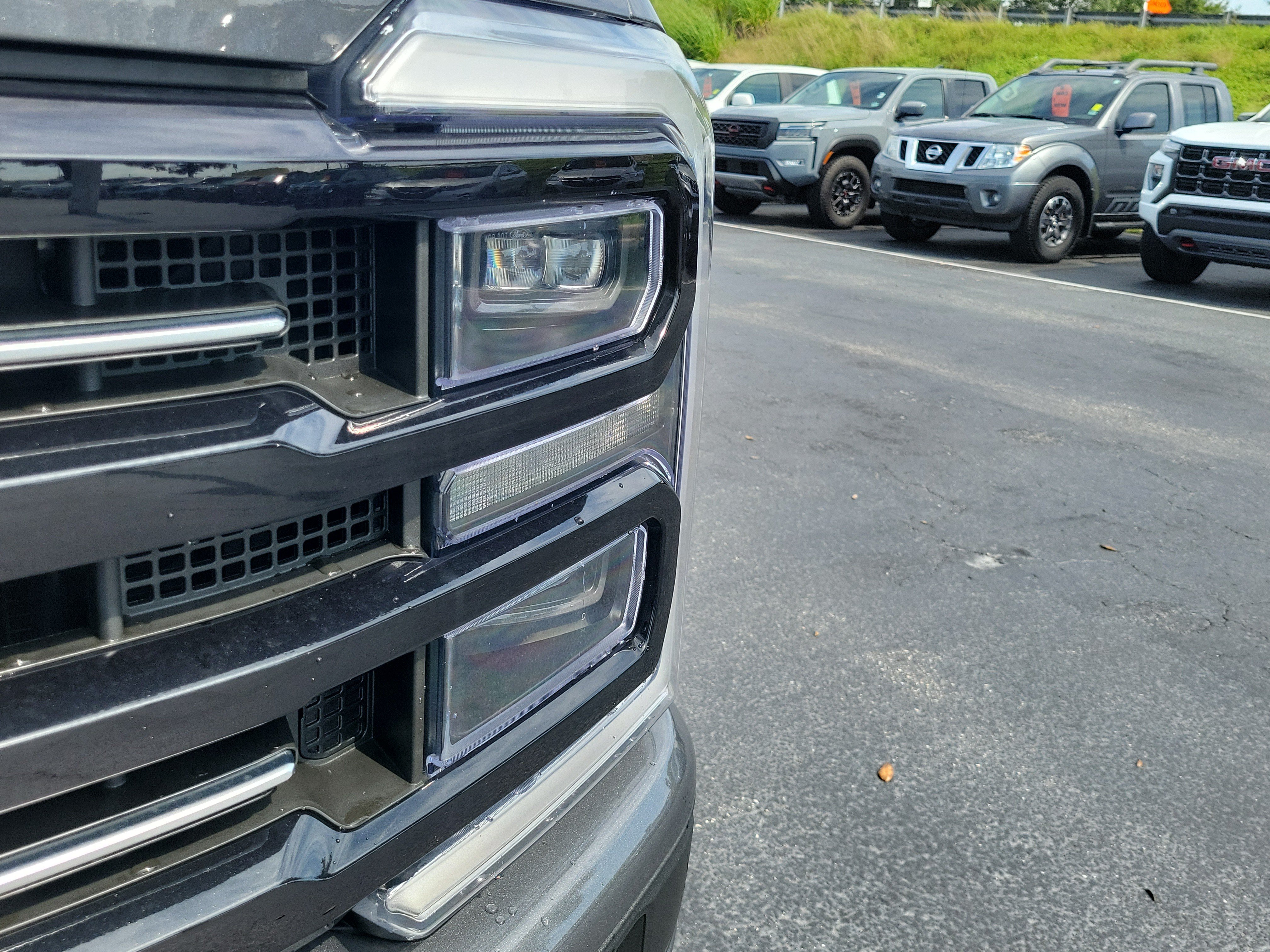 Used 2025 Ford F350 Platinum w/ FX4 Off-Road Package AWD/4WD image 3