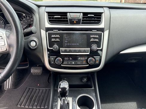 Used 2018 Nissan Altima 2.5 SV FWD image 26