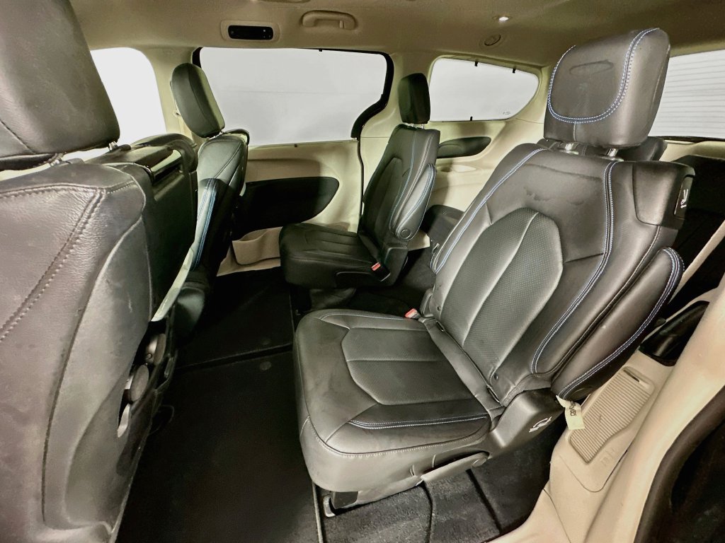 Certified 2021 Chrysler Pacifica Touring-L w/ Uconnect Theater Family Group AWD/4WD image 34