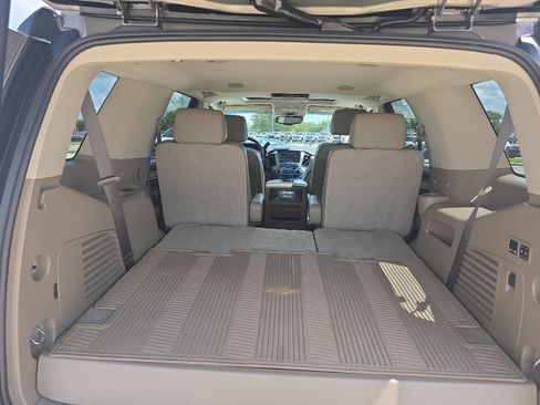 Used 2018 Chevrolet Tahoe LT w/ LT Signature Package image 19