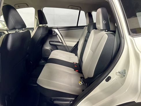Used 2018 Toyota RAV4 LE AWD/4WD image 19