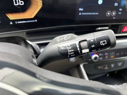 Used 2025 Kia Carnival FWD image 53