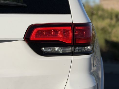 Used 2021 Jeep Grand Cherokee Laredo X image 12