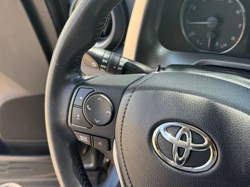 Used 2018 Toyota RAV4 Limited FWD image 12