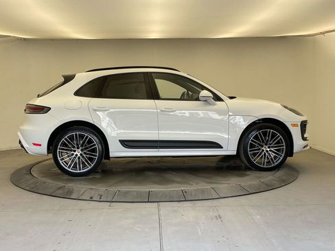 Certified 2025 Porsche Macan Base image 8