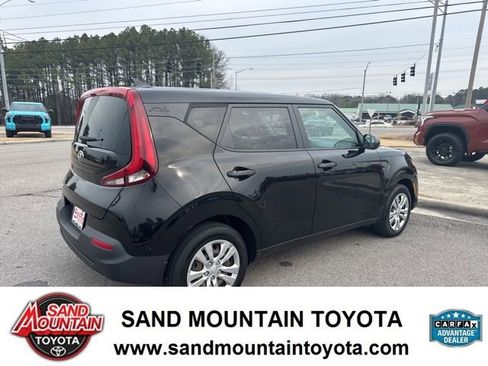 Used 2021 Kia Soul LX image 3