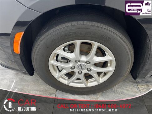 Used 2023 Chrysler Pacifica Touring-L FWD image 52
