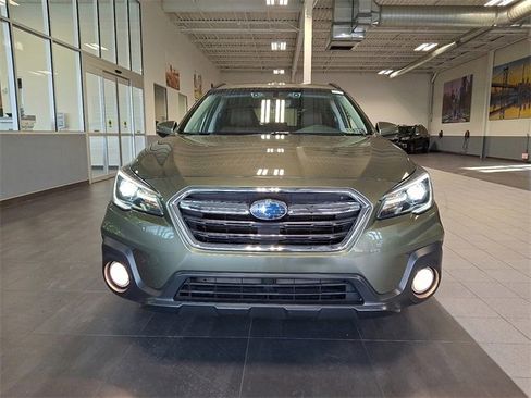 Used 2018 Subaru Outback 3.6R Touring image 2