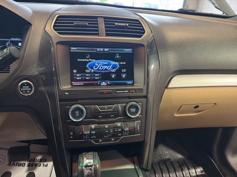 Used 2016 Ford Explorer XLT w/ Equipment Group 202A AWD/4WD image 19