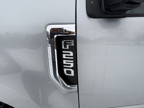 Used 2022 Ford F250 XL w/ Power Equipment Group image 19