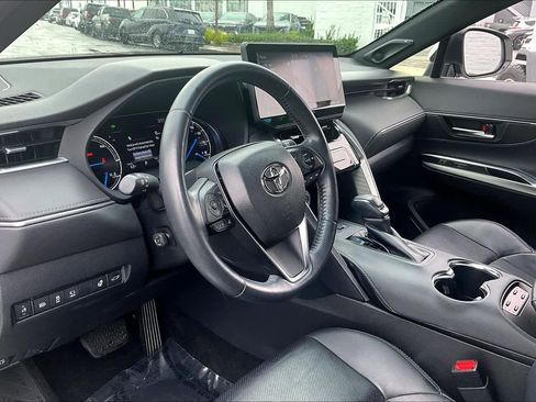 Used 2021 Toyota Venza Limited image 17