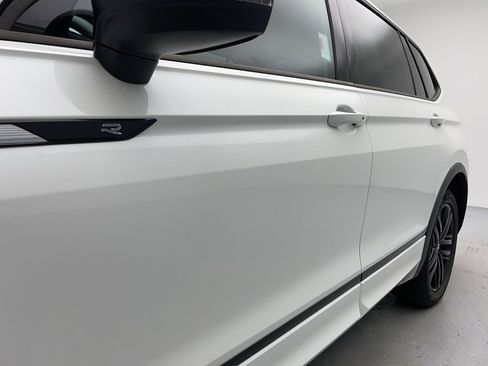 Used 2022 Volkswagen Tiguan SE R-Line image 56